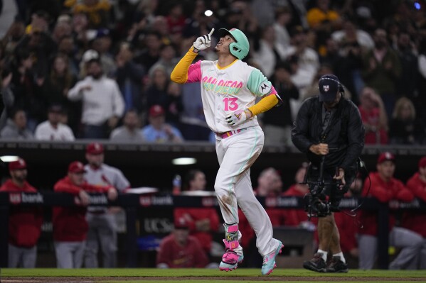 Manny Machado gives fans his batting gloves Manny Machado glove